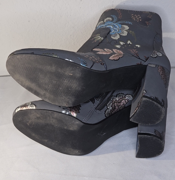 GRAY Floral Embroided Ankle Boot, Women's Size 8.5 - Picture 4 of 6